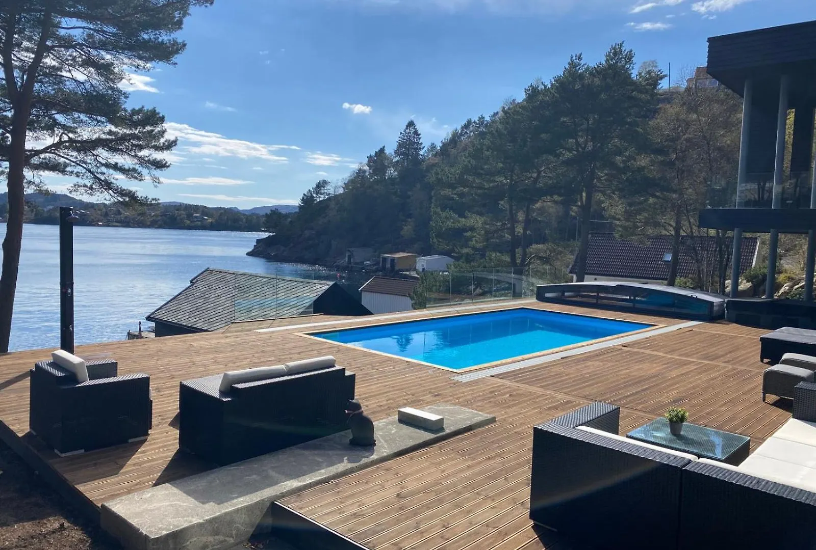 Nydelig Villa Ved Sjoen Med Oppvarmet Basseng Bergen