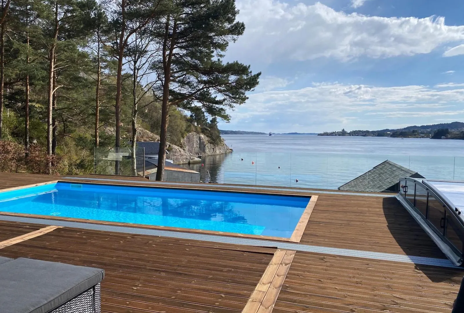 Nydelig Villa Ved Sjoen Med Oppvarmet Basseng Bergen
