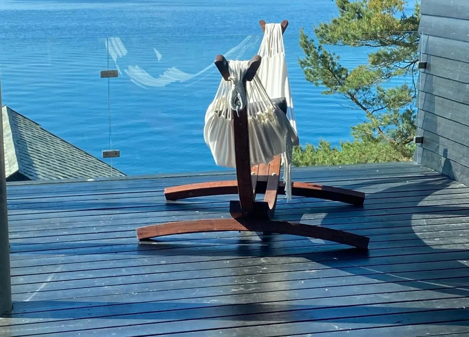 Nydelig Villa Ved Sjoen Med Oppvarmet Basseng Bergen