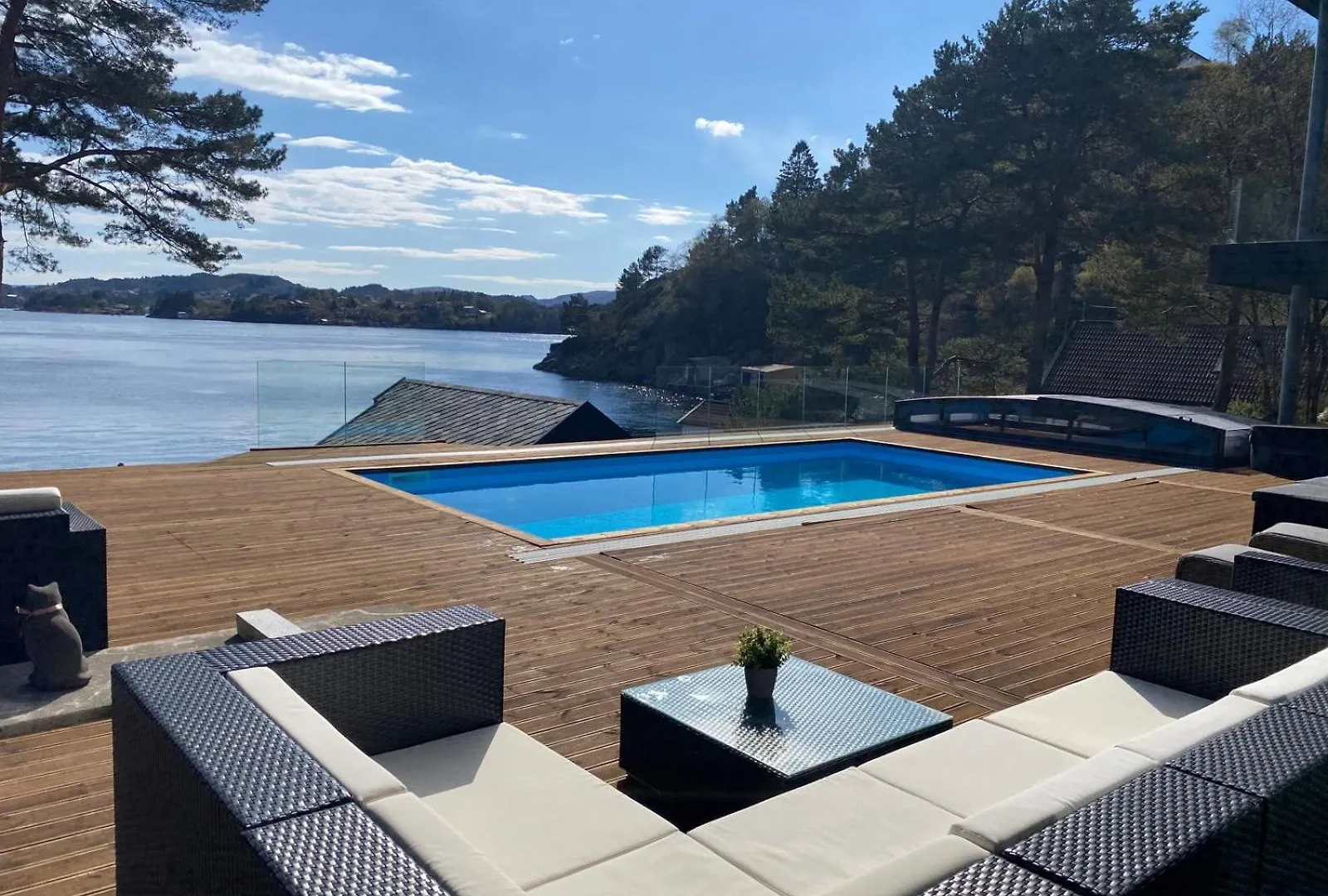 Nydelig Villa Ved Sjoen Med Oppvarmet Basseng Bergen