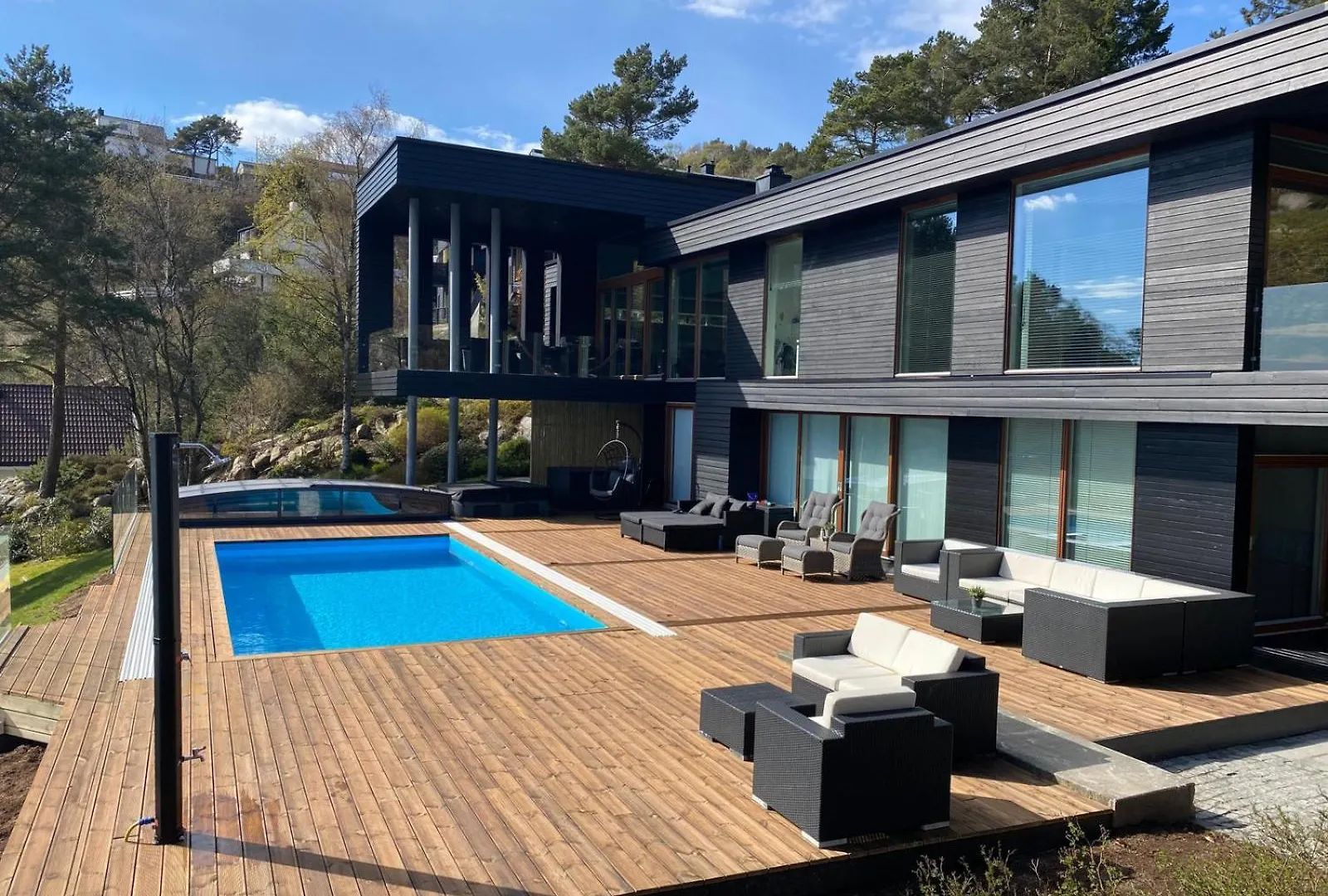 Nydelig Villa Ved Sjoen Med Oppvarmet Basseng Bergen