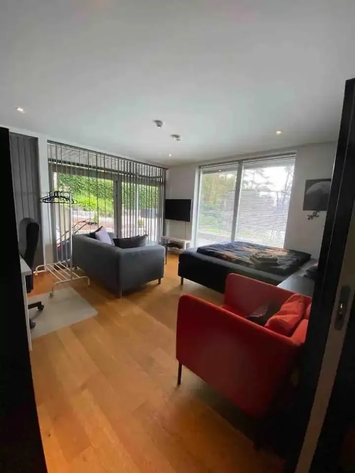 Nydelig Villa Ved Sjoen Med Oppvarmet Basseng Bergen Noorwegen